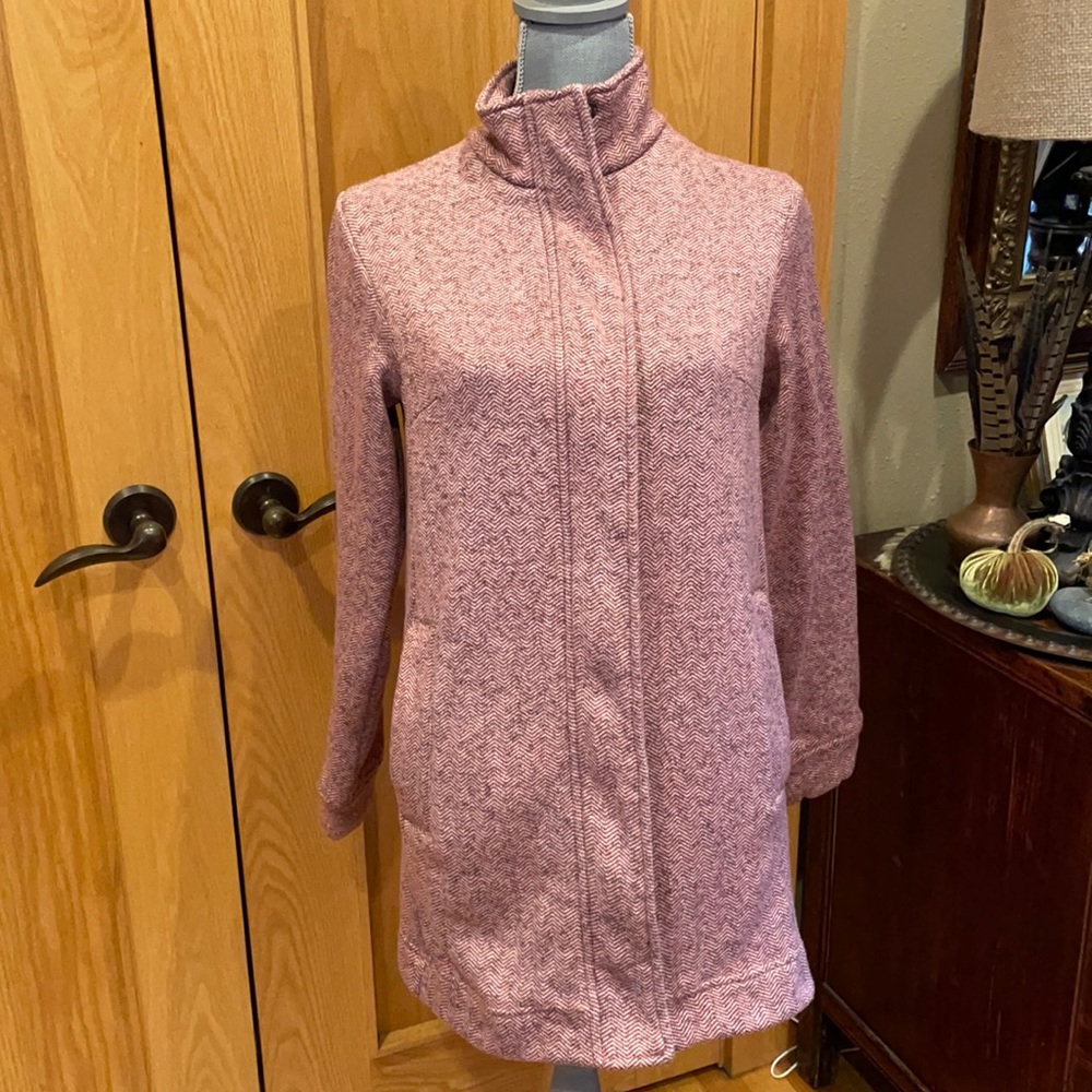 Lands’End like Patagonia better sweater but BETTER :) Zip/ snap closure. Size S